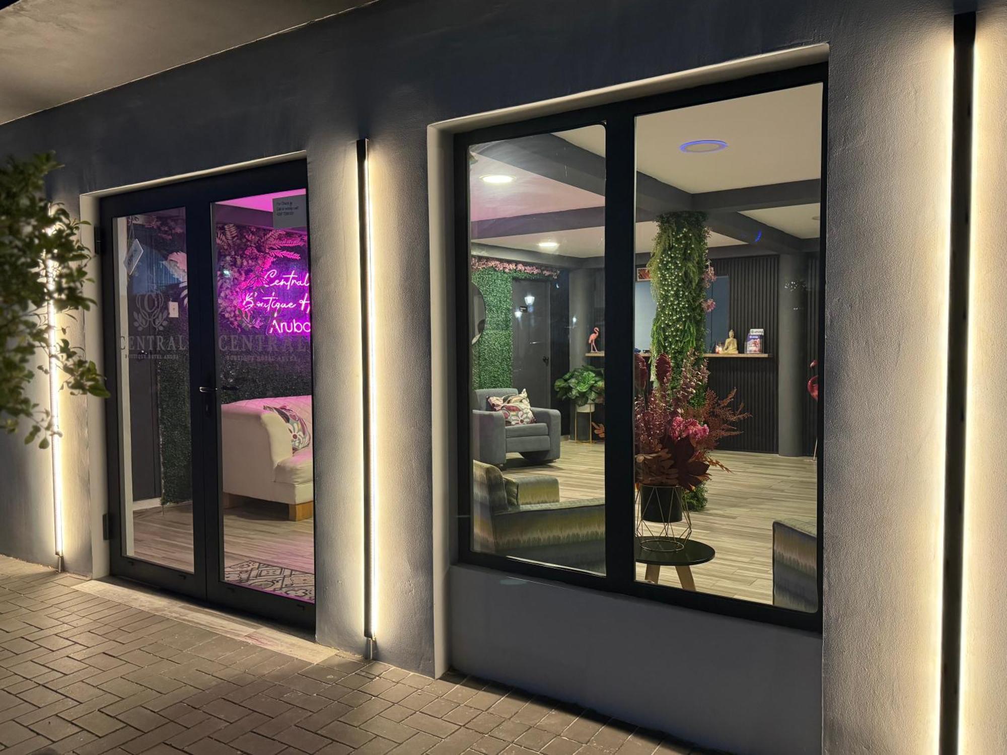 Central Boutique Hotel Oranjestad Kültér fotó