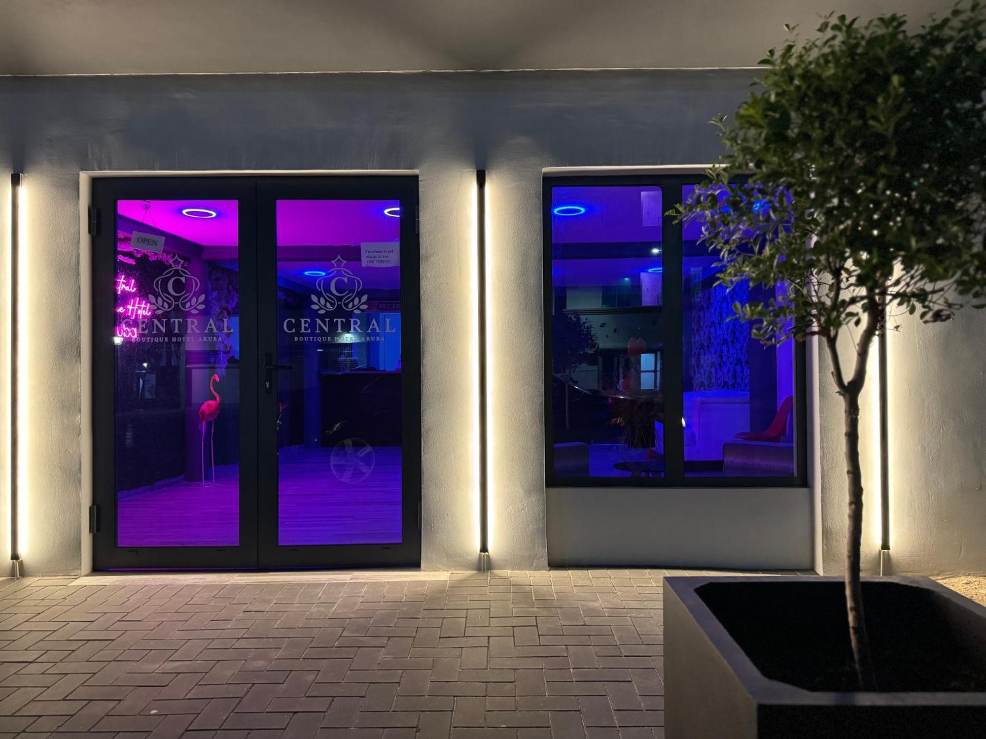 Central Boutique Hotel Oranjestad Kültér fotó
