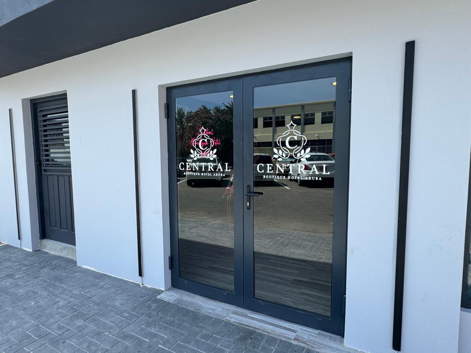 Central Boutique Hotel Oranjestad Kültér fotó