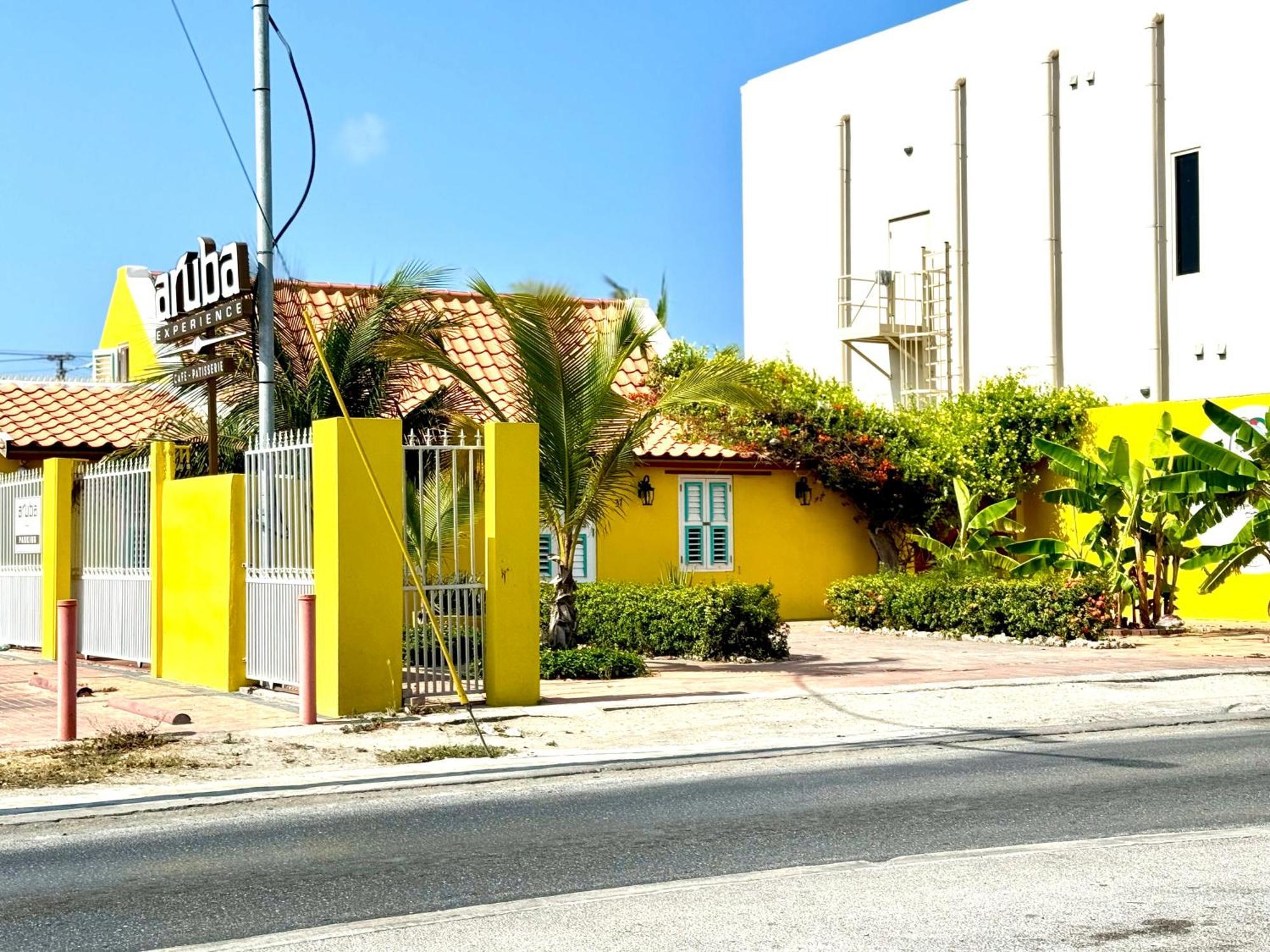 Central Boutique Hotel Oranjestad Kültér fotó