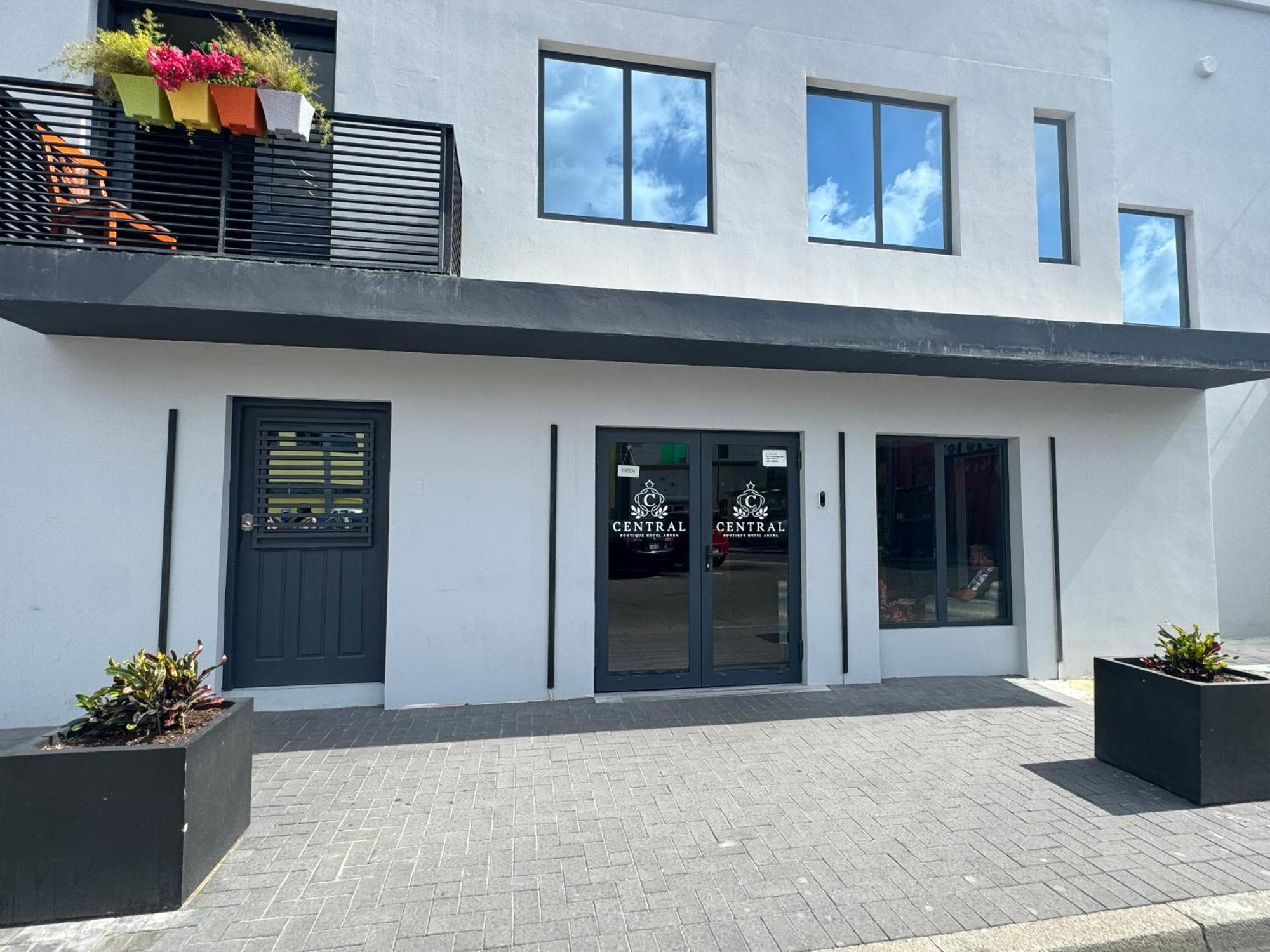 Central Boutique Hotel Oranjestad Kültér fotó